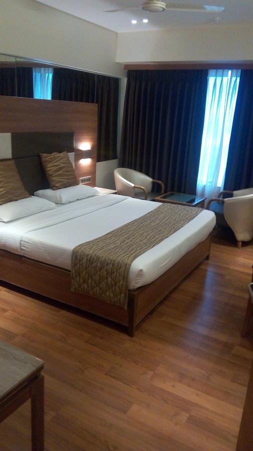 The Royal Orchid Hotel, Chembur Мумбаи Экстерьер фото