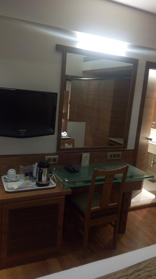 The Royal Orchid Hotel, Chembur Мумбаи Экстерьер фото