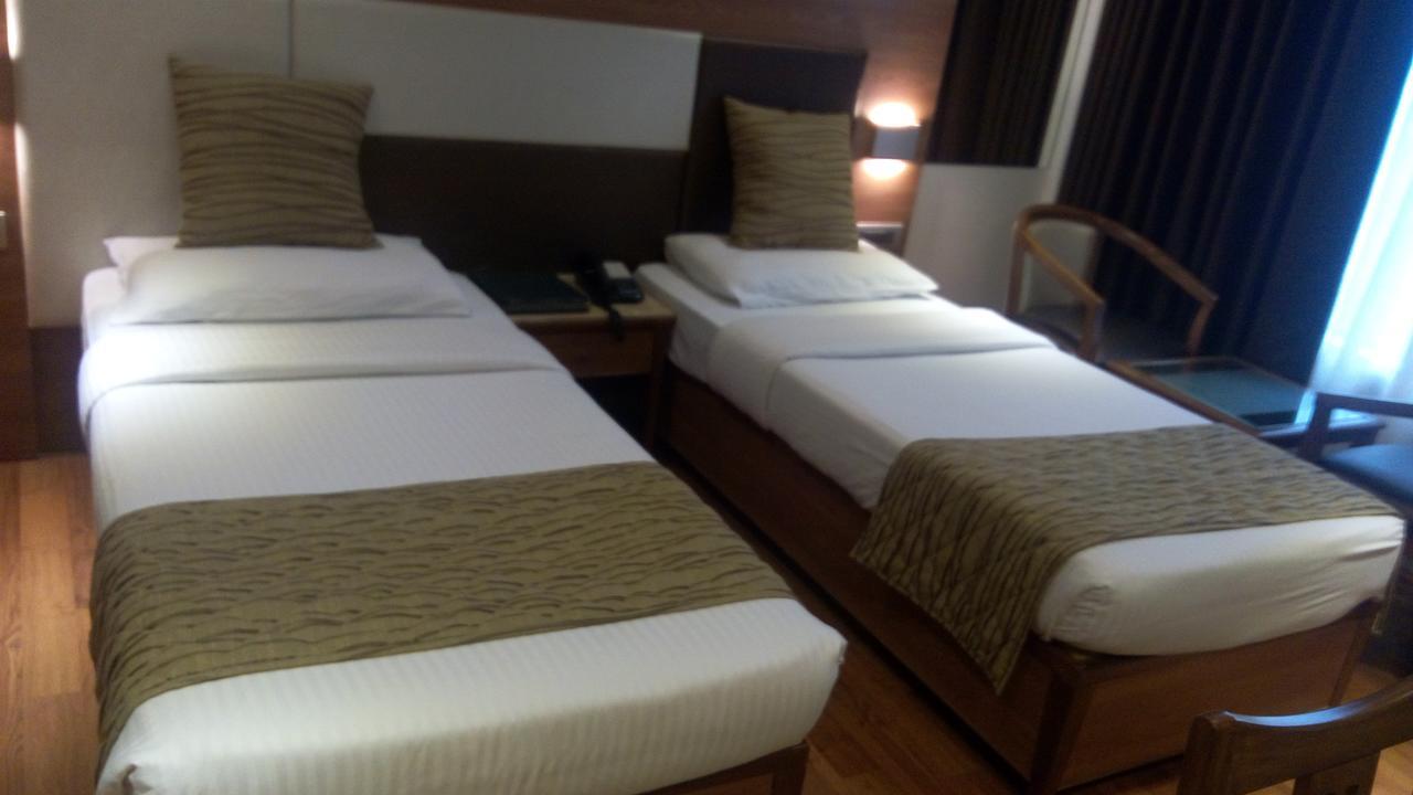 The Royal Orchid Hotel, Chembur Мумбаи Экстерьер фото